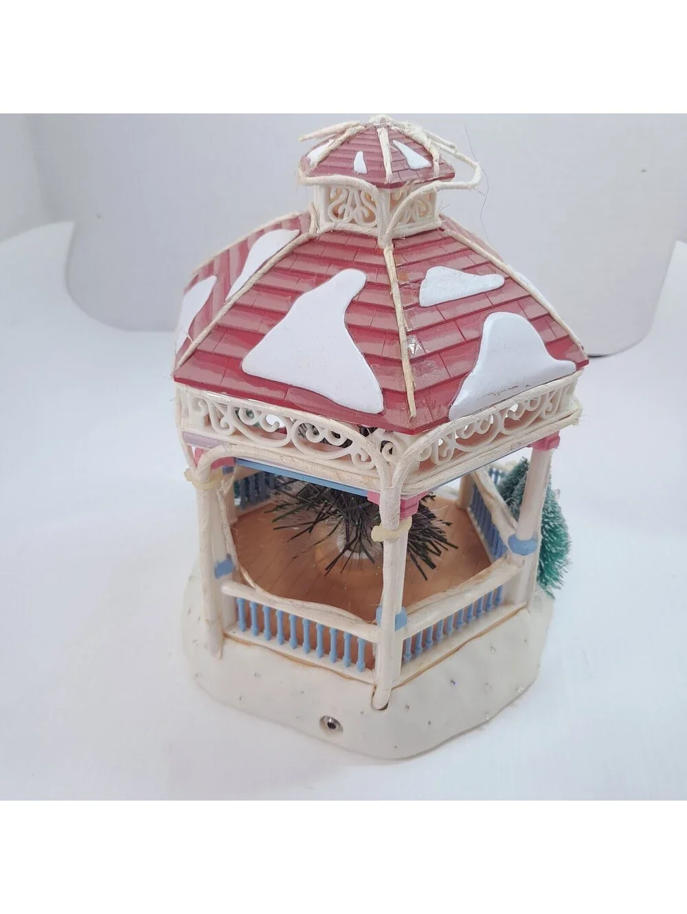 Vintage Avon Gazebo Holiday Splendor Lighted Fiber Optic Christmas village 2002